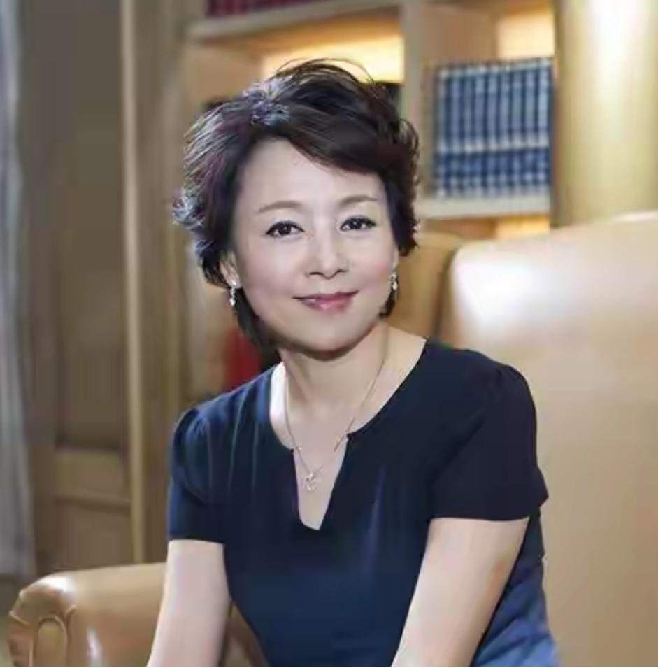 张瑜前夫现状：73岁身体硬朗，家庭幸福，前妻美貌依旧，至今单身娱乐 明星