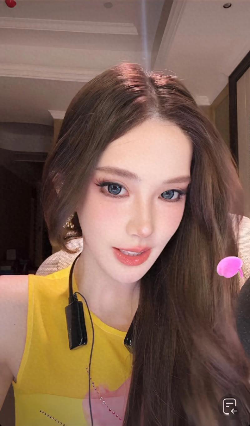迅猛龙直播掉美颜 家人们！网红圈今日爆出年度最反转“事故”——顶流颜值博主迅猛龙
