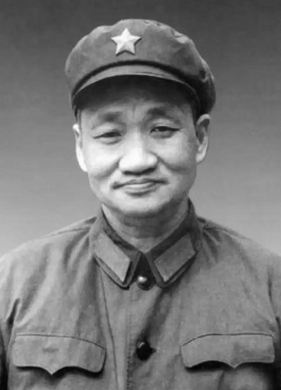 毛岸青同志的人生经历可谓十分波折，那他退休后最终享受什么待遇呢？
毛岸青自小便与