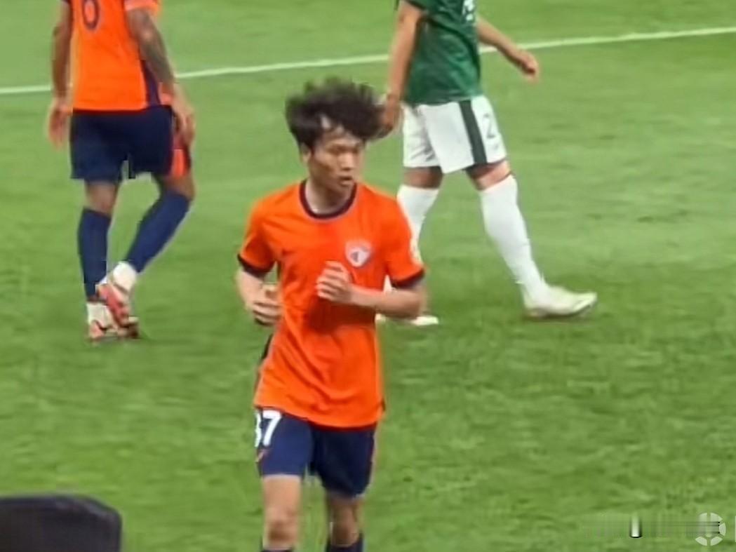 笨鸟先飞，重庆铜梁龙开启冬训…在新任主教练刘建业的带领下重庆铜梁龙已经开启了冬训