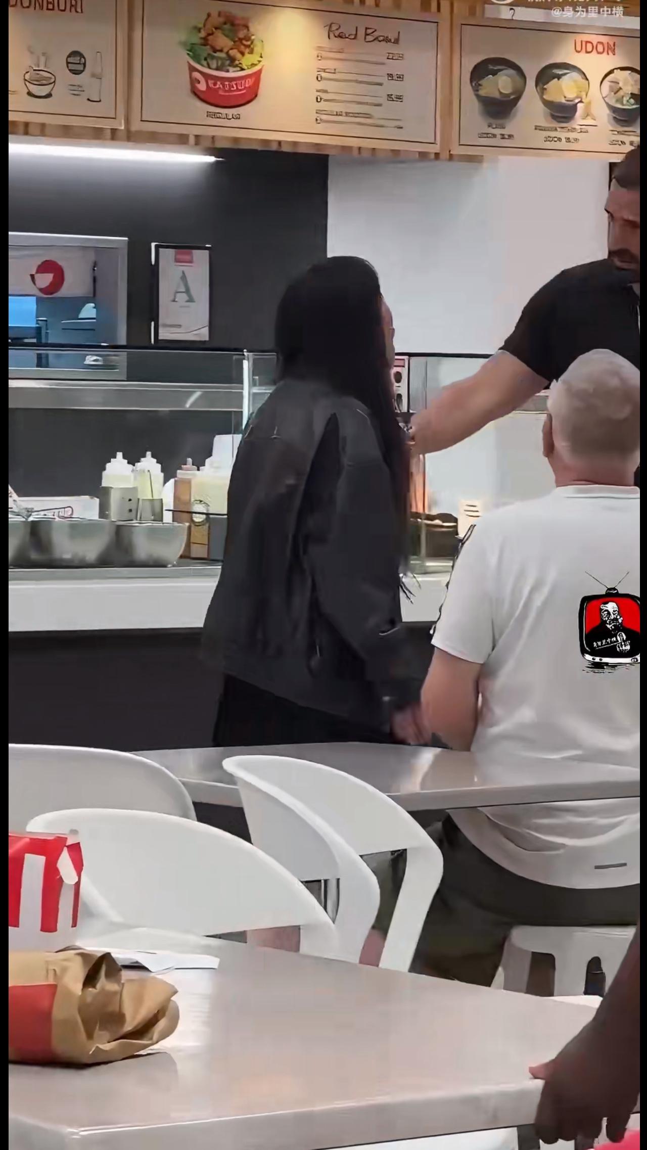 最近新加坡有件特别有意思的事儿，一位女士误以为自己中了大奖，结果闹了个大乌龙，不