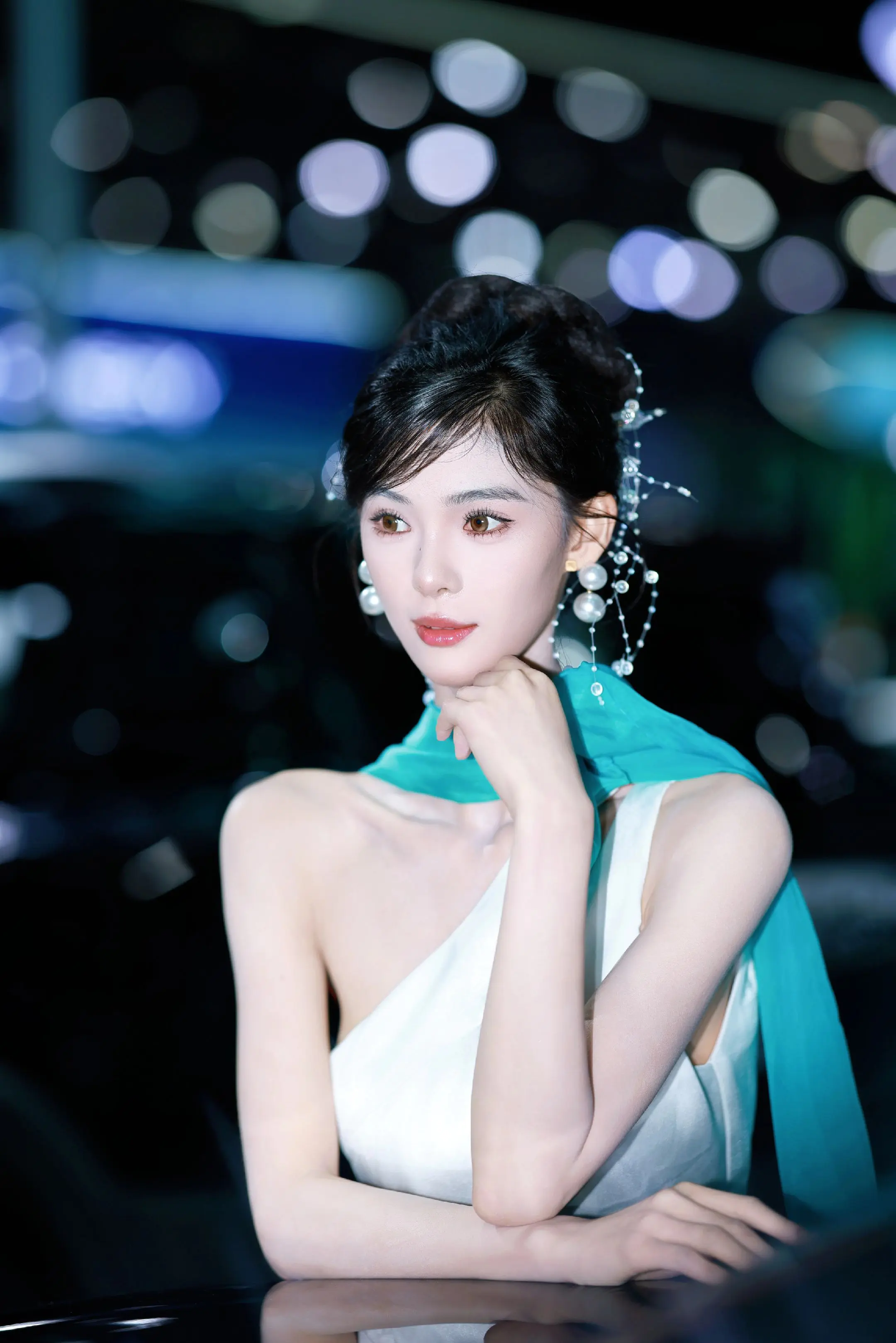 车展白裙绿纱天花板雪菜。