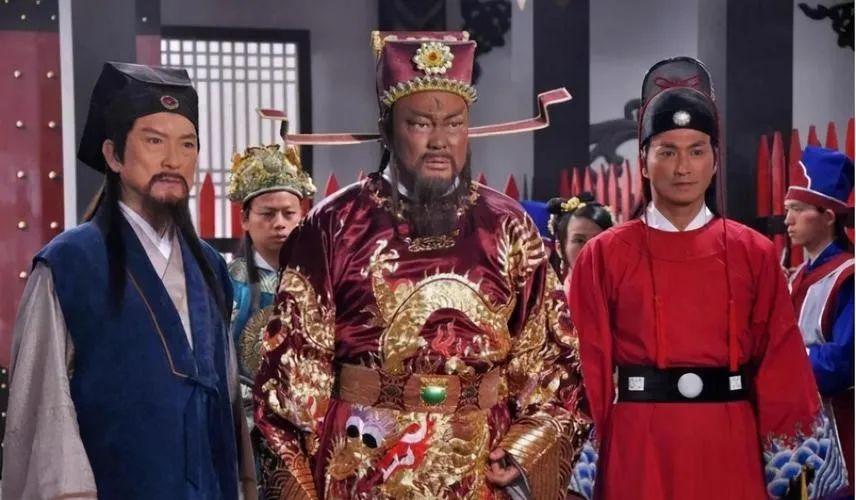 1062年5月，正在巡查枢密院的包拯，突然病重倒地。

7月后，64岁的他突然叫
