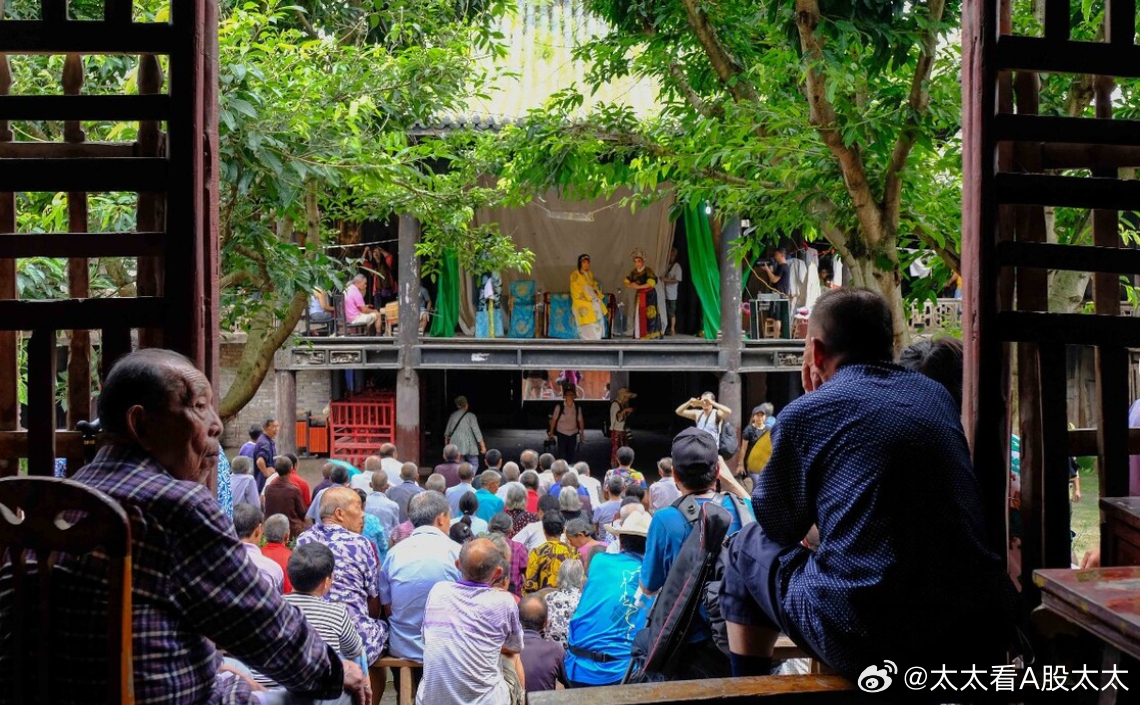 收工。上午市场波动不大。传统占优，科技略后。然后今天太太会保持持币的状态，因为晚