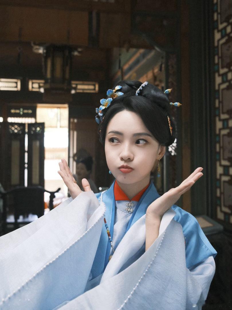 剧里的秦显兰：🙂剧外的秦显兰：😚✌🏻电视剧良陈美锦