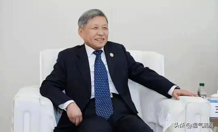 学生刚入学就被大厂预定？
王树国急了：别瞎说，我们没这心思！
讲真，这大概是高教