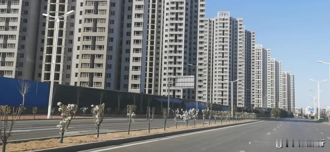 河北省石家庄市的中部，滹沱河的北岸，有一个总面积486平方公里，总人口55万人的