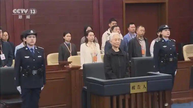 李微微被判处无期徒刑李微微受贿超1.17亿 2026年2月3日，海南省第一中级人