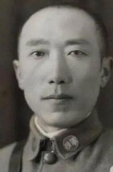 1941年，山西土匪乔日成投降日军后，日军中将竟亲自带着10000多人包围了他，
