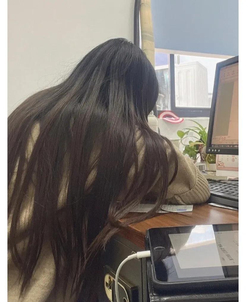 逃离销售，早九晚六，双休8k
做销售的时候，突然发现自己心理素质太差了，经常因为