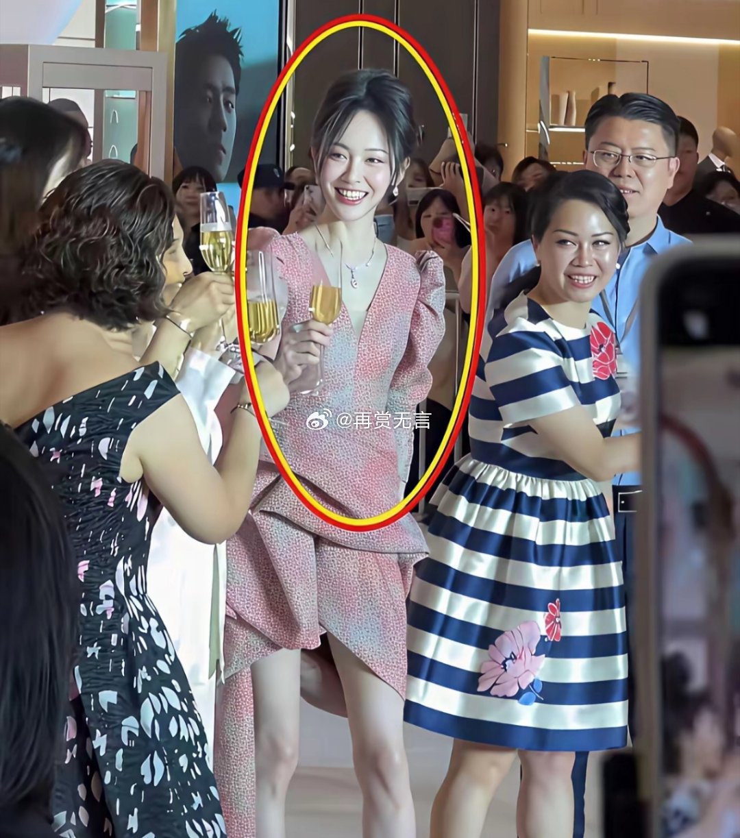 娱乐圈非常干净的女明星了，婚后婚前都没绯闻，被罗晋养的很好很青春。 
