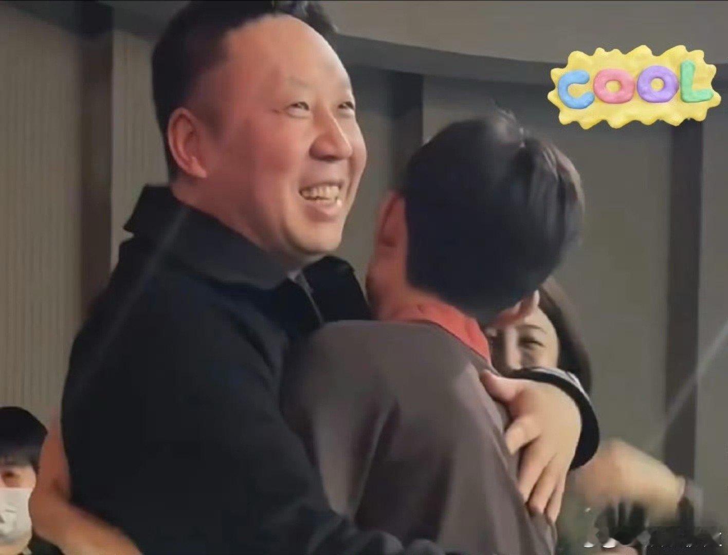 杨紫爸爸也为张一山感到骄傲吧杨紫没到现场，但工作室也送去了鲜花祝贺🎉 小雪和刘