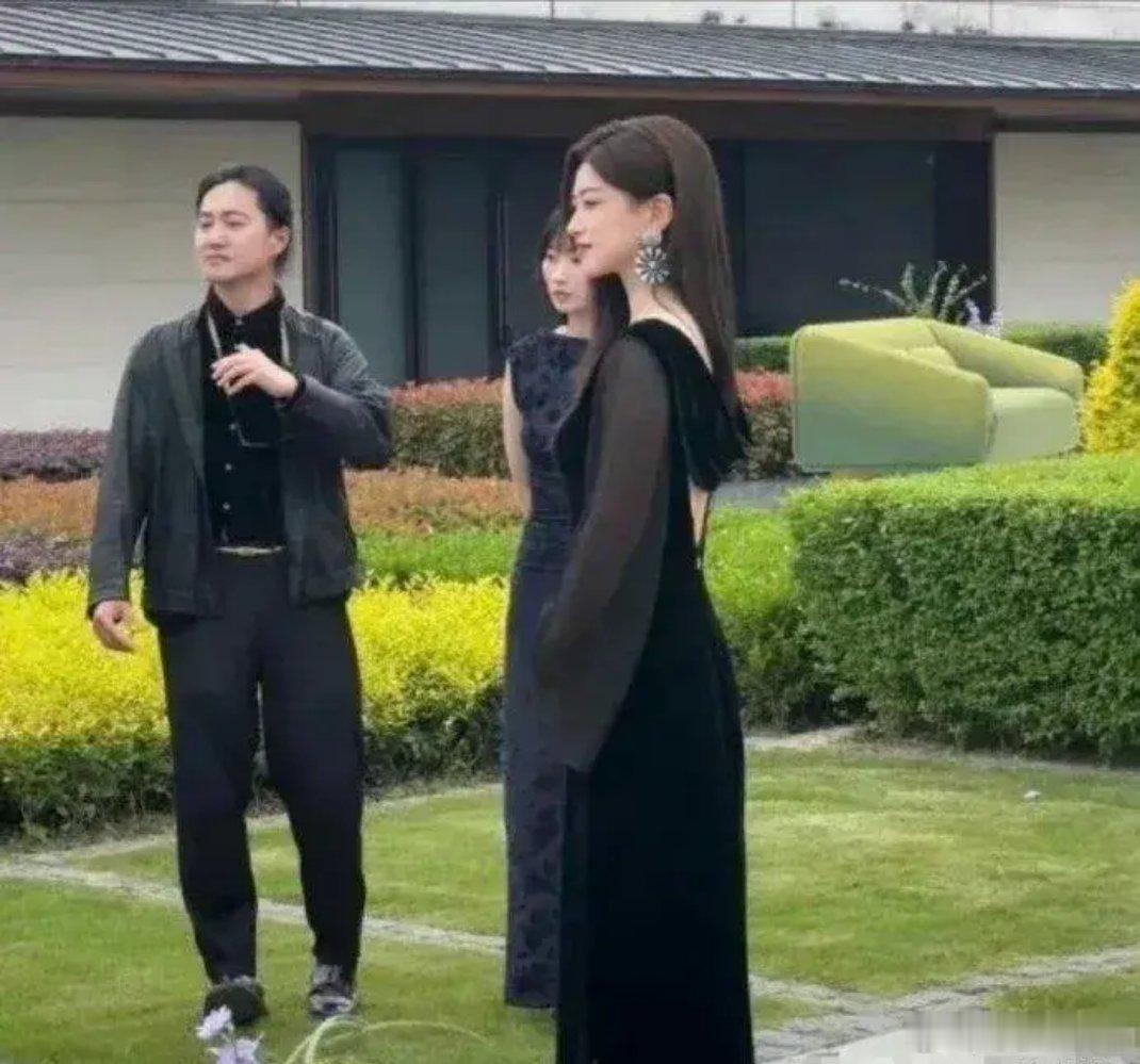 这应该是娱乐圈最干净，最有钱的女明星。 