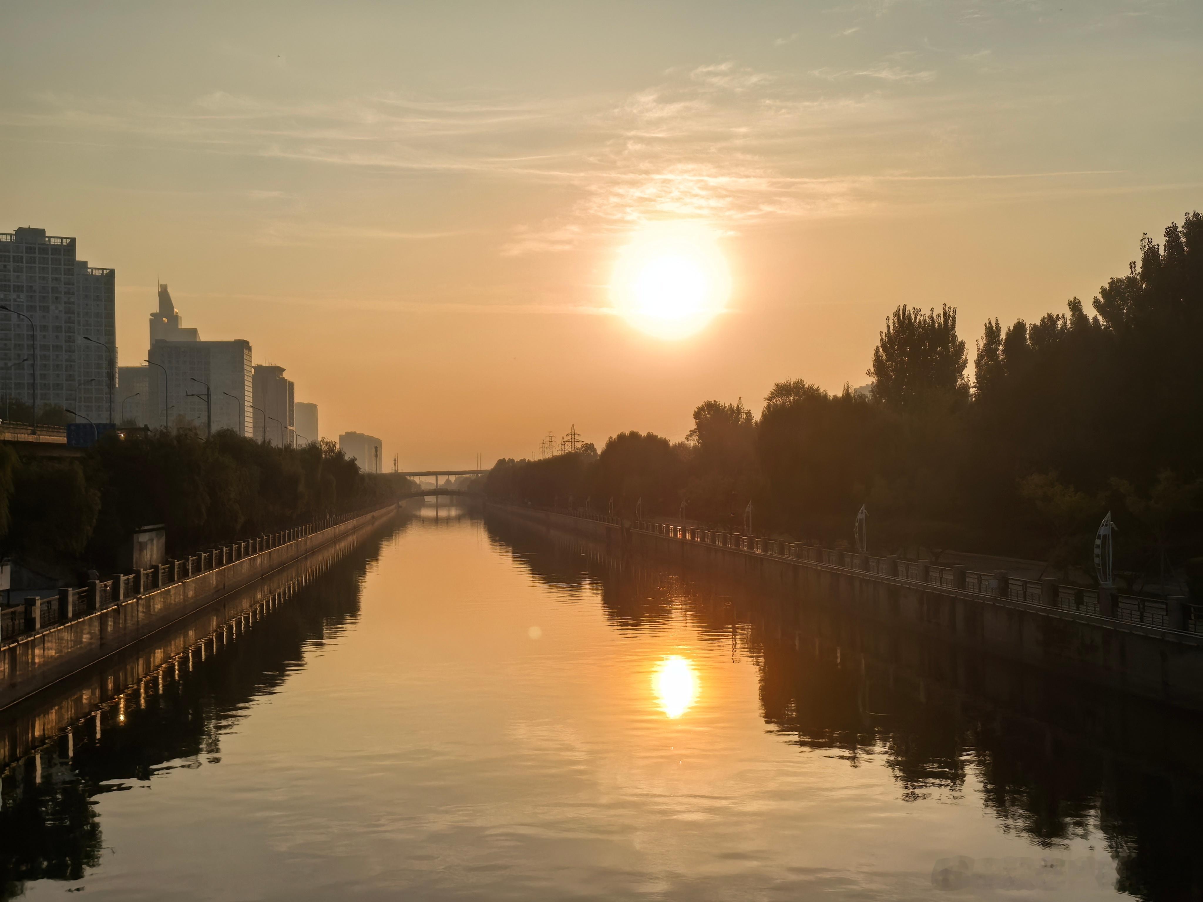 北京通惠河的早上。 