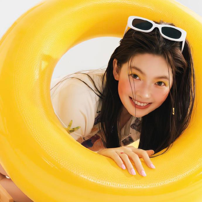 一个人能使自己成为自己，比什么都重要。 