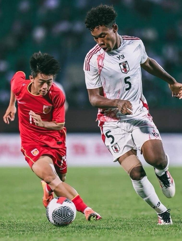 如果青岛海牛把新加盟该队的邝兆雷现在就放在中超一线队，可能有拔苗助长的弊端。为什