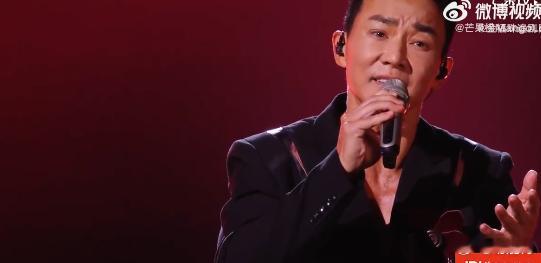 刘畊宏被灯光打没了披荆斩棘直播刘畊宏都被练成大vocal了 直播舞台上刘畊宏的v