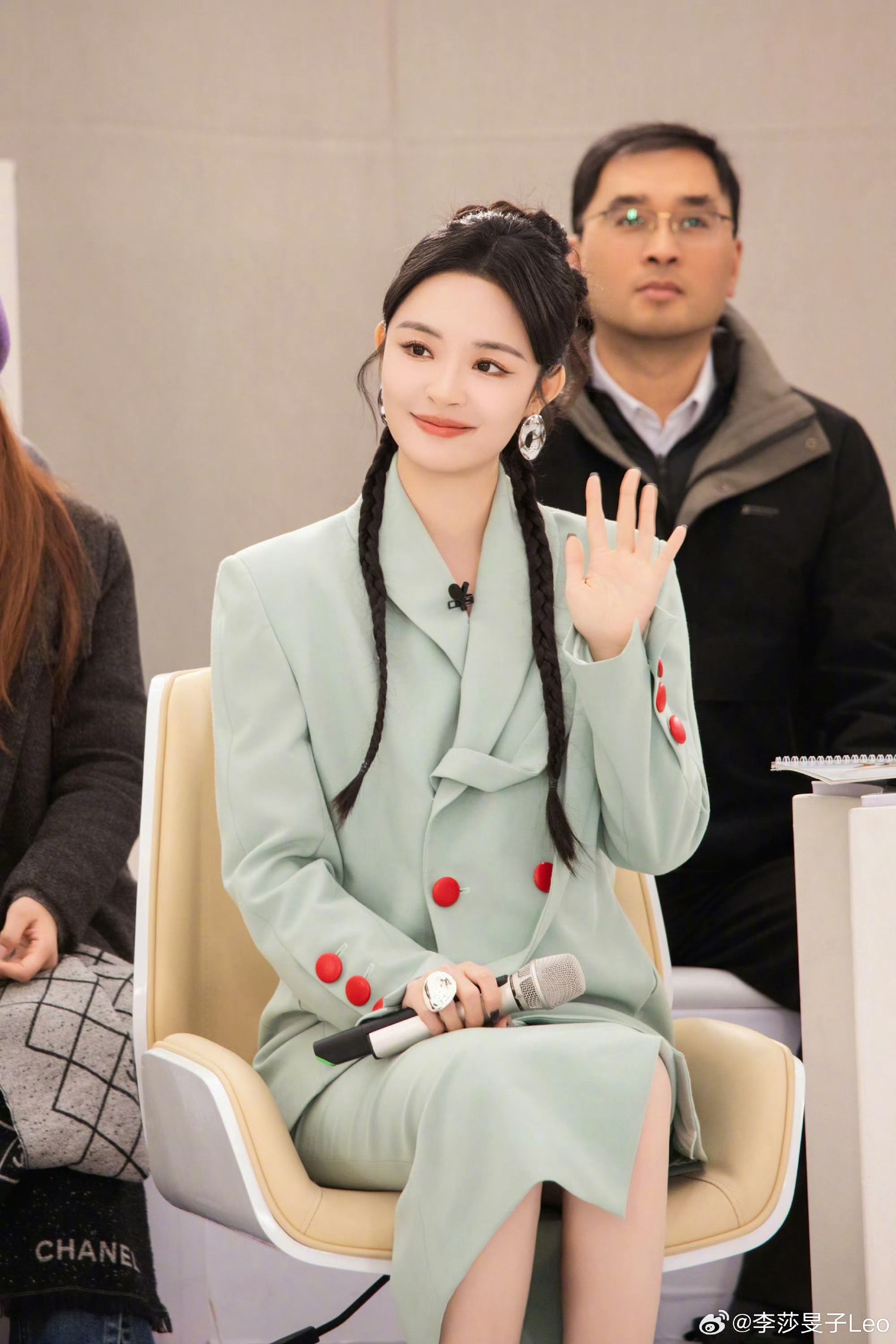 李莎旻子回应跨界唱歌质疑真的没必要用“跨界不务正业”去评判李莎旻子主持是谋生工作