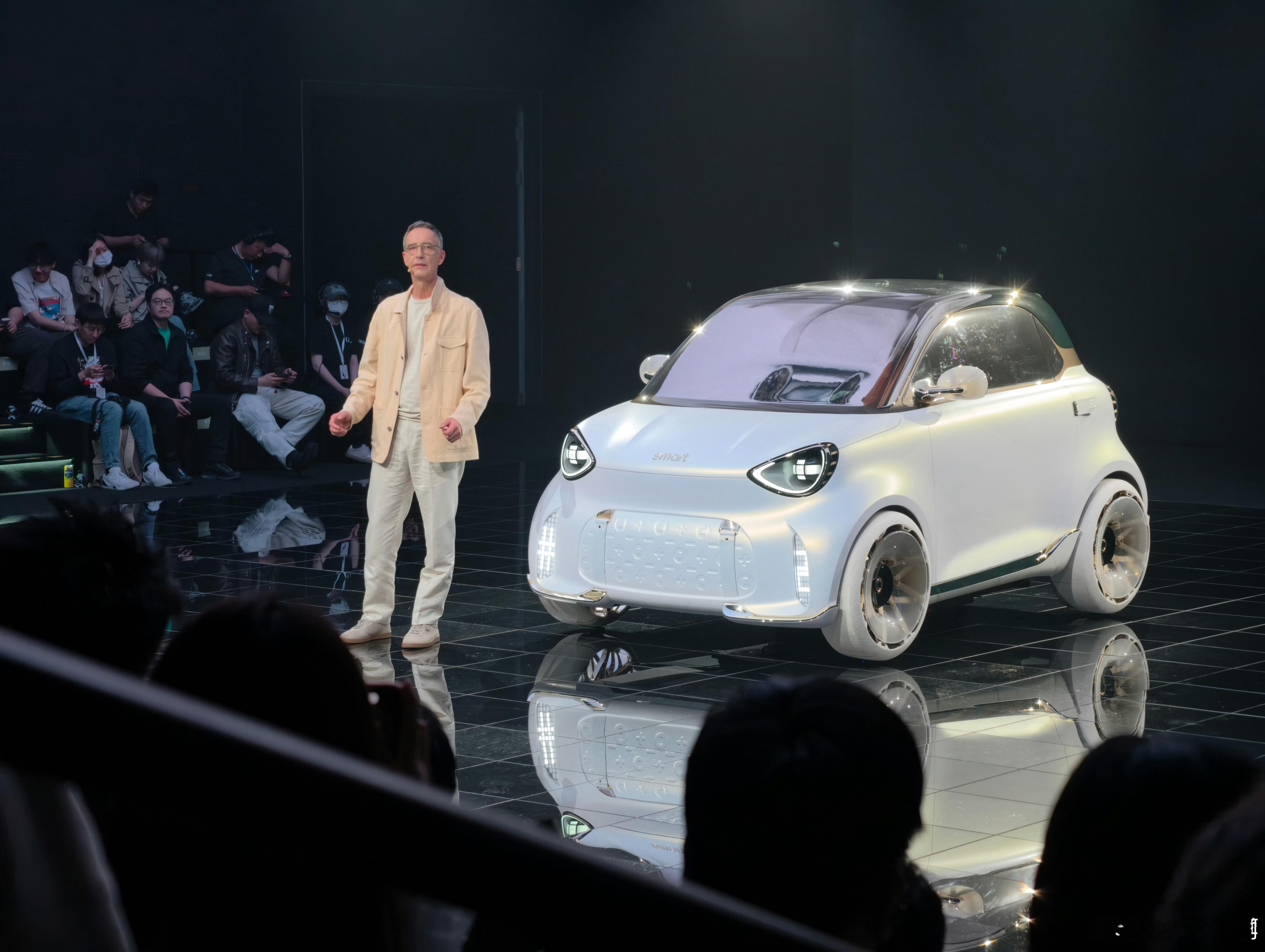 汽车消费市场永远都会有“细分”的那部分。除非造出来的车实在是反人类反直觉，否则，