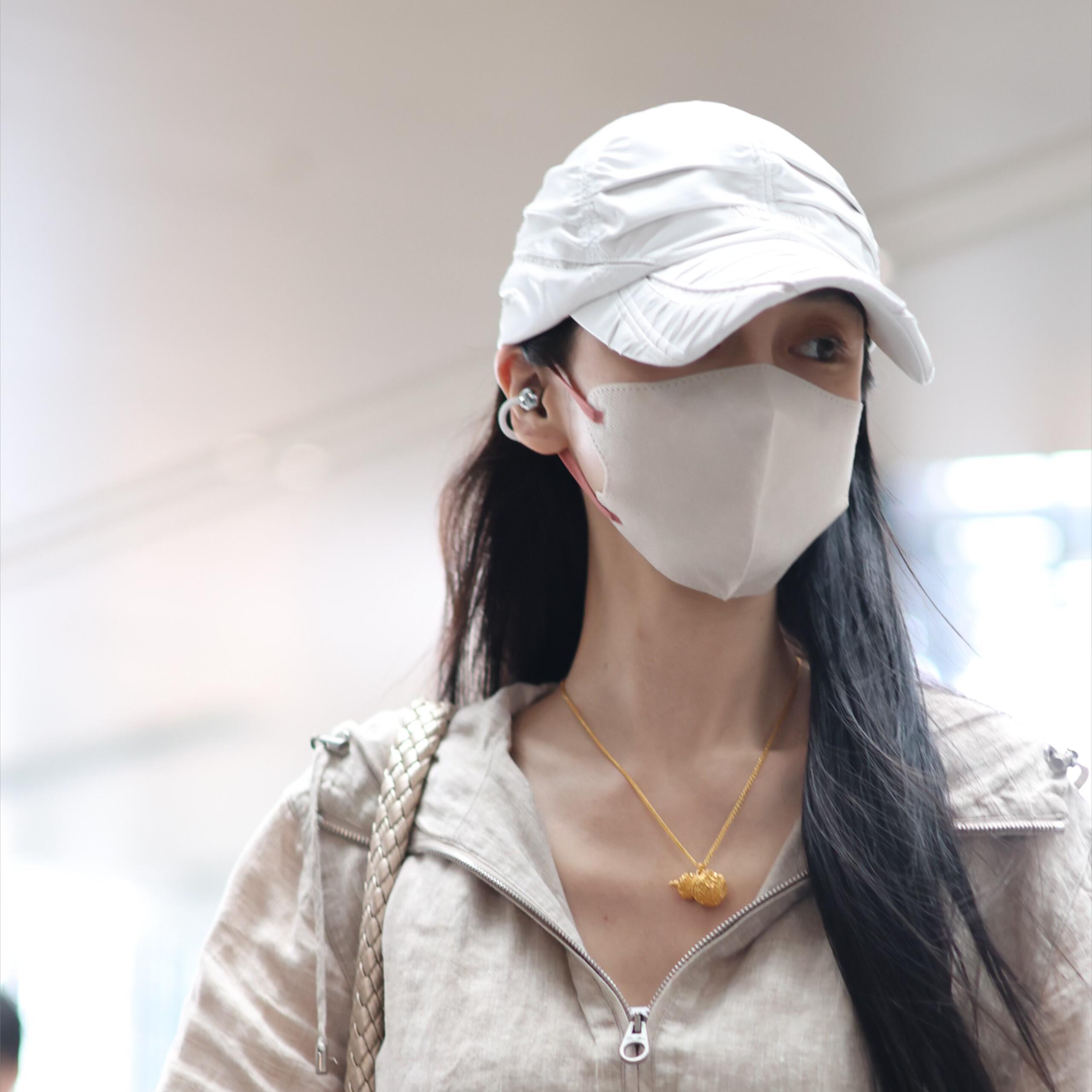 今日份机场新鲜的Baby上海出发✈️北京angelababy
