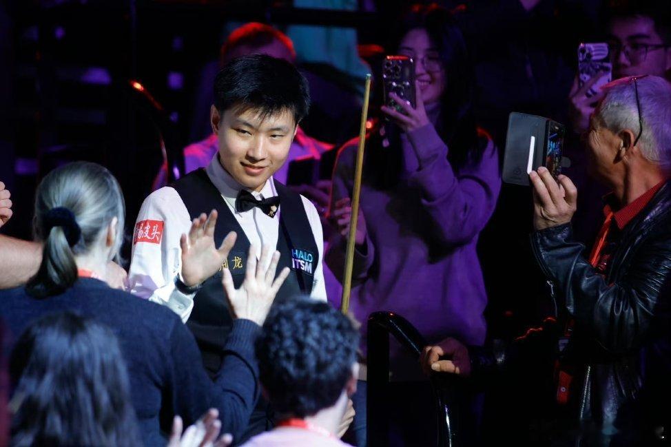 赵心童17比8拿到冠军点在2025年斯诺克世锦赛决赛中，中国选手赵心童以17-8