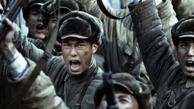 1955年，授衔仪式结束后，曾泽生攥着中将军衔证书，他对着身边人说，感谢彭老总，