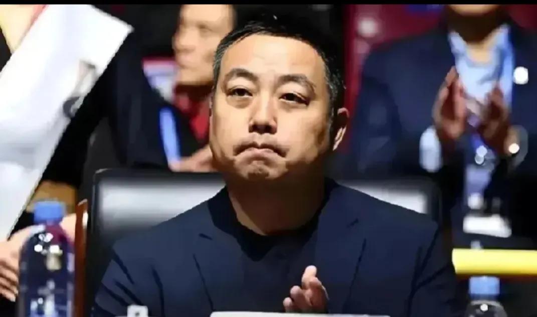 乒协主席刘国梁内心五味杂陈，不单单是因为国乒成绩下滑，更因为：
1，这届亚锦赛国