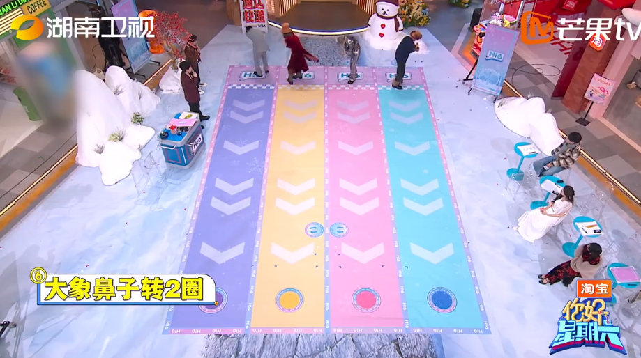 刘雨昕做完大象鼻子转圈，脑袋晕晕，方向感全丢，满场乱走，这表现太逗啦！