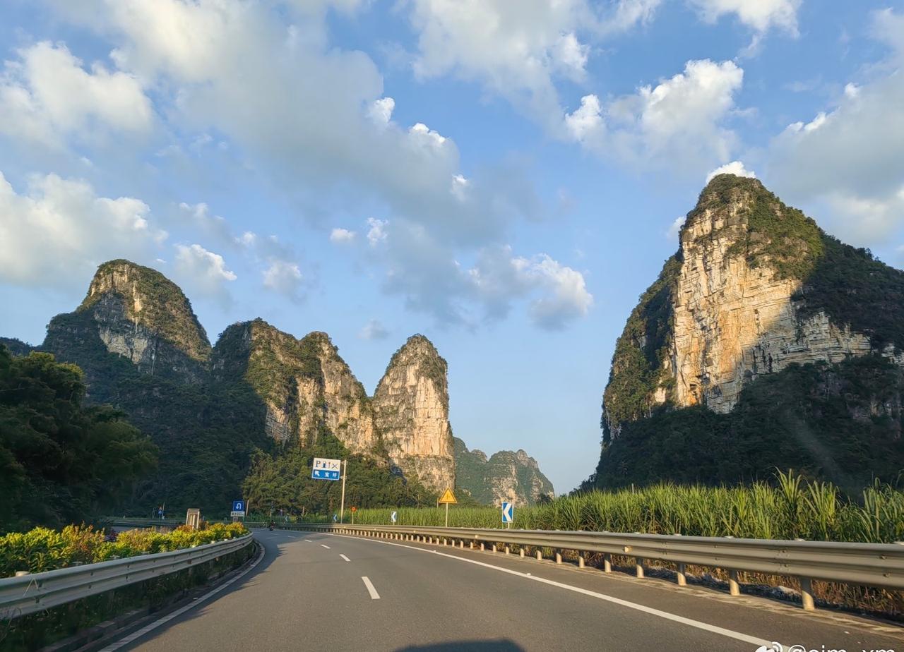 桂西自驾游
D9，从凭祥涂寨至德天瀑布的路途上
（停车，副座上随手拍） ​​​