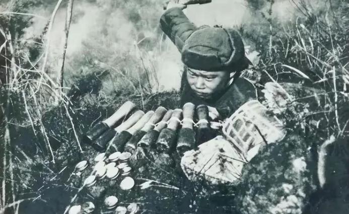 1951年1月28日，拉完肚子的志愿军战士潘天炎，刚刚系好腰带，就见上百名的美军