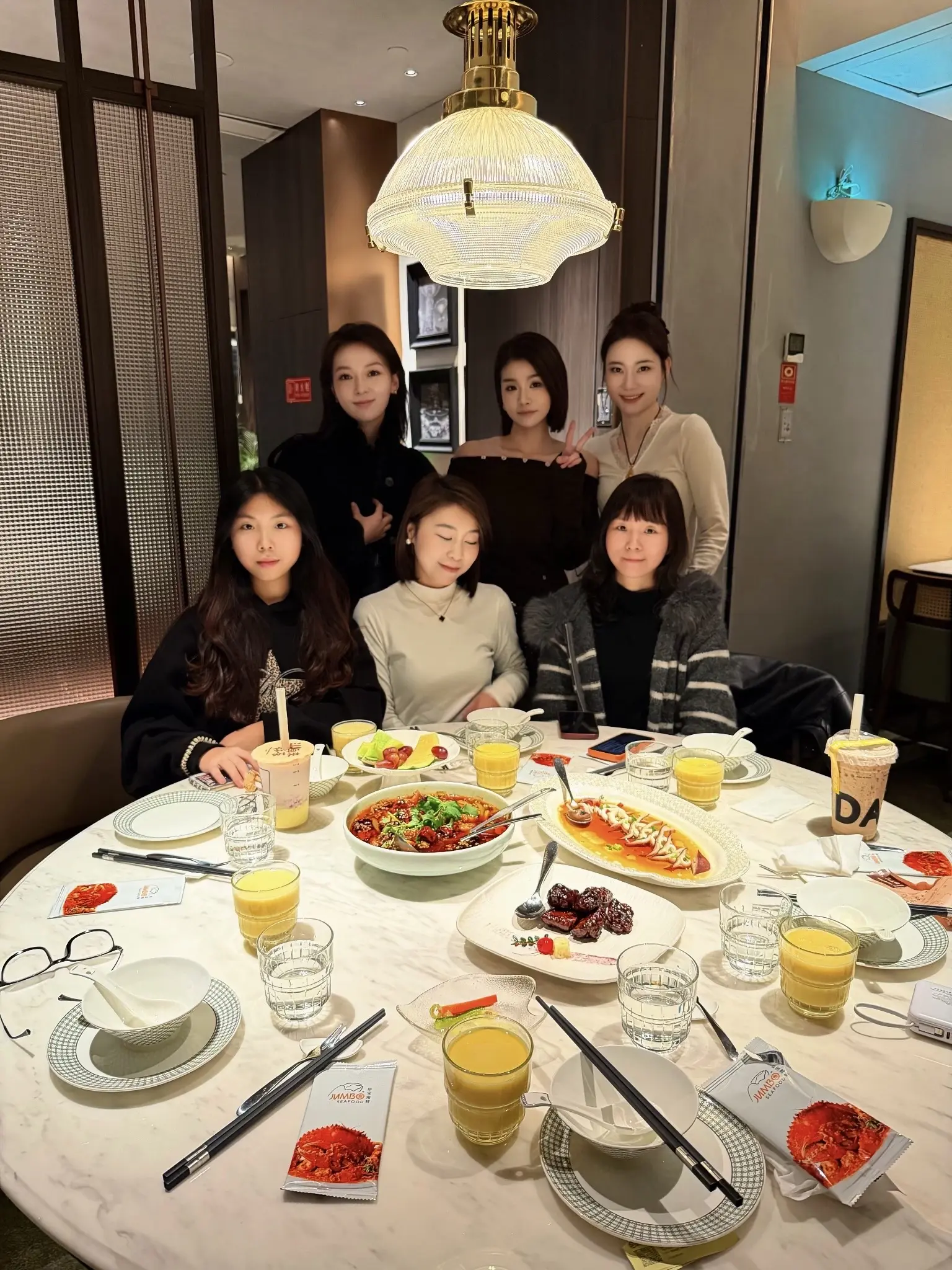 我不喜欢喝酒，我是觉得喝酒很解压，我们人一生中会遇到很多人和事，挺喜欢...