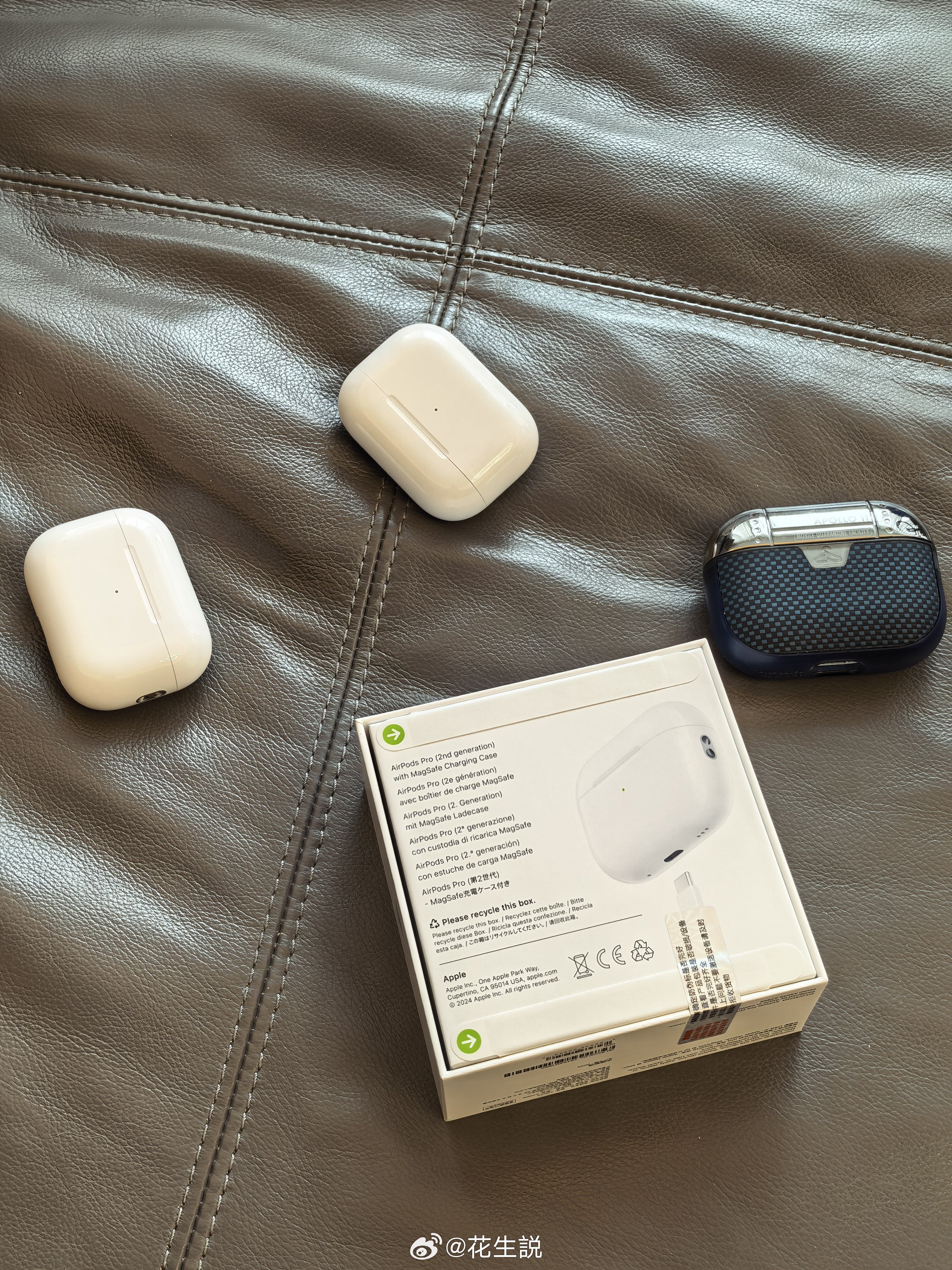 又买了一个二代AirPods Pro，现在手里就有了四个：一台闪电口的初版，电池