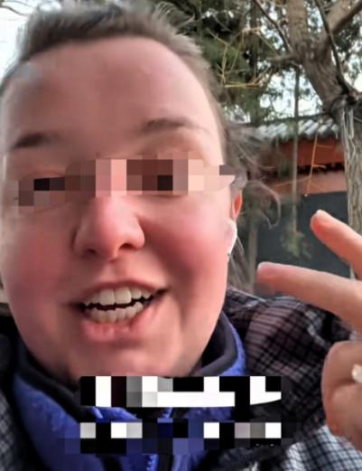 最近一个26岁英国女孩由于自己胃疼，在英国预约看专科医生，需要等待86天，她等待