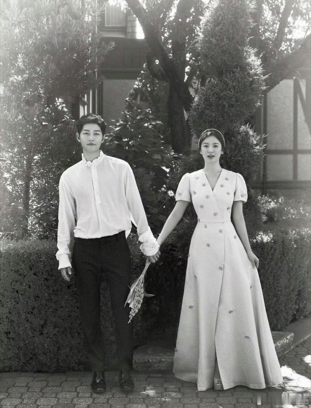 宋慧乔首谈离婚原因 看出来了，宋仲基二婚后很快就生了一儿一女，而宋慧乔结婚一年觉