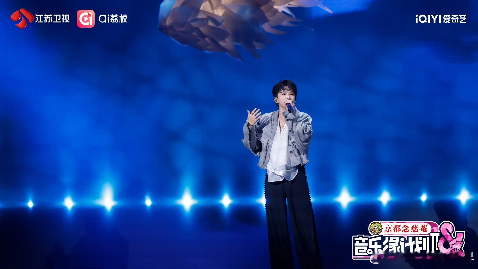 周深说梦话都是带旋律的 周深对唱歌的执着和热爱真的让人感动🥺！在音综里一期不落