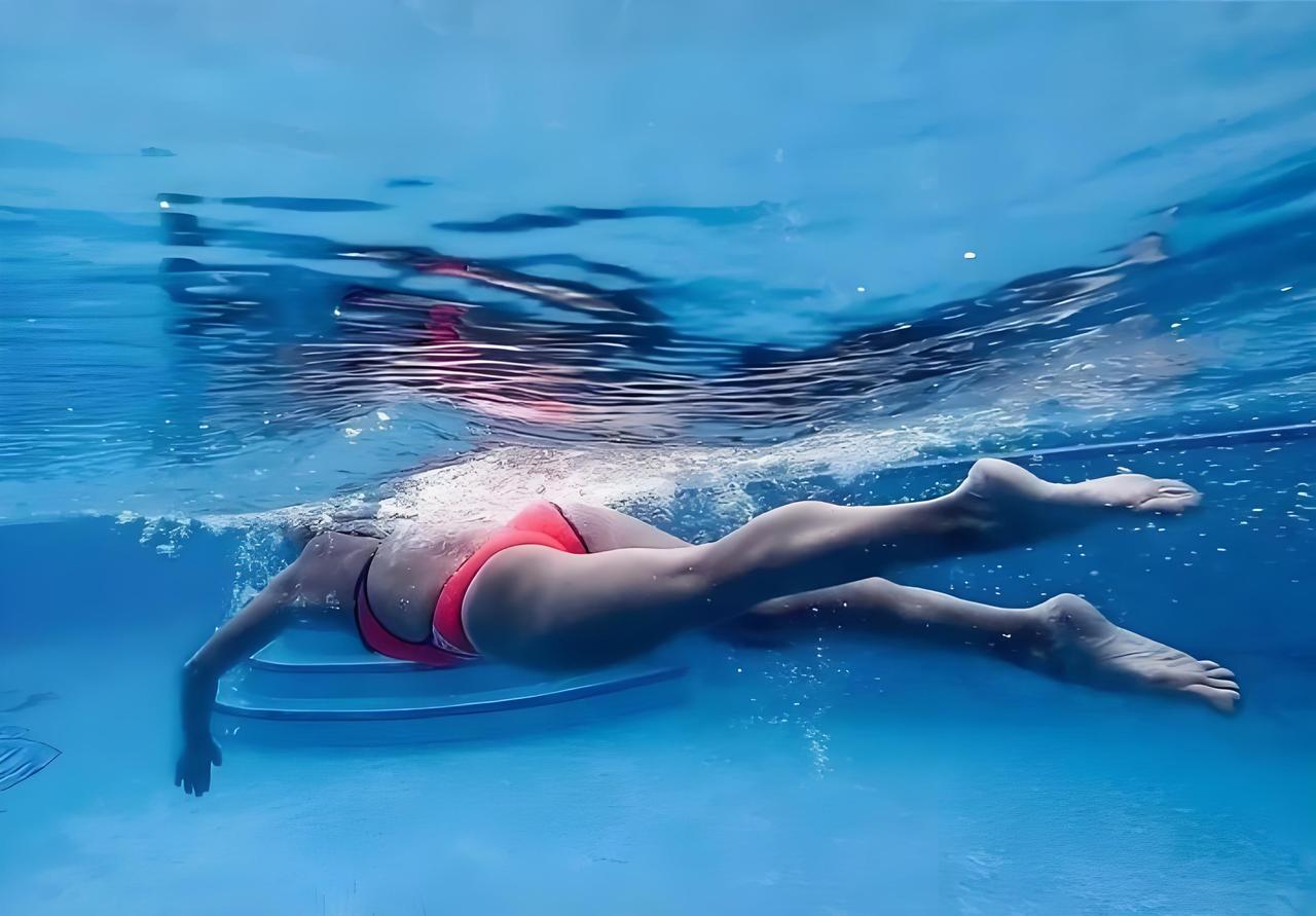 泳教头 | 泳讲堂：自由泳水下高肘抱水，提升划水效率的核心知识点！
 
很多泳友