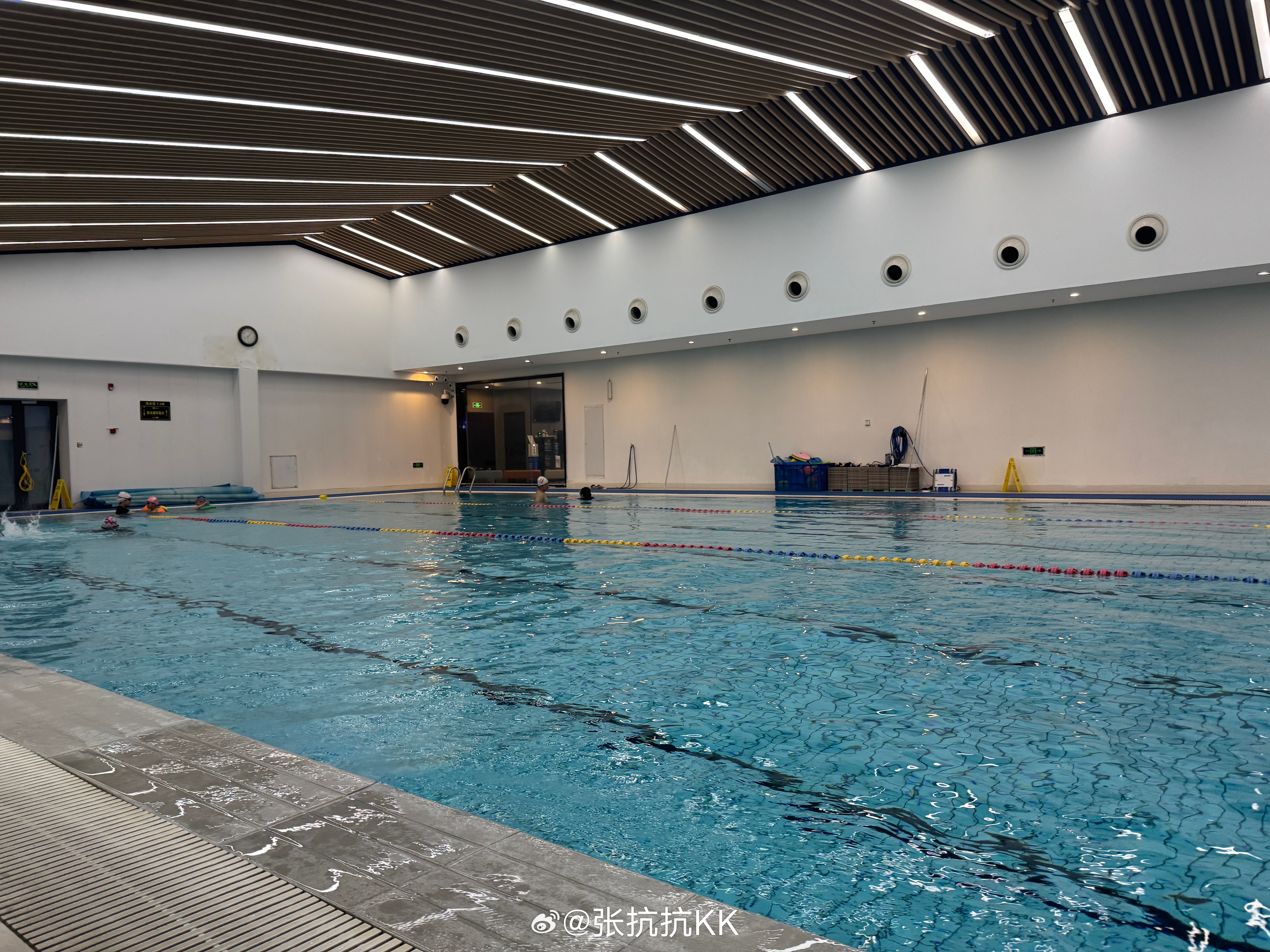 真没想到，每天一个人开着一辆大三排SUV，我竟然一点也不觉得“不合适”。按理说，