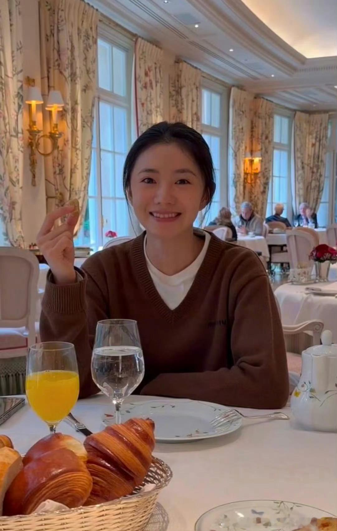 刘冲拍的刘浩存 赵今麦 李庚希素颜 都是美美的小女孩 ​​​