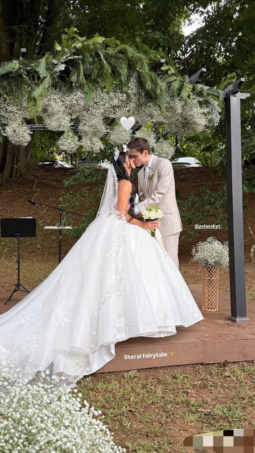 高桥 布鲁纳分享迪亚兹姐姐的婚礼——如童话世界一般
高桥布鲁纳与迪亚兹的关系很好