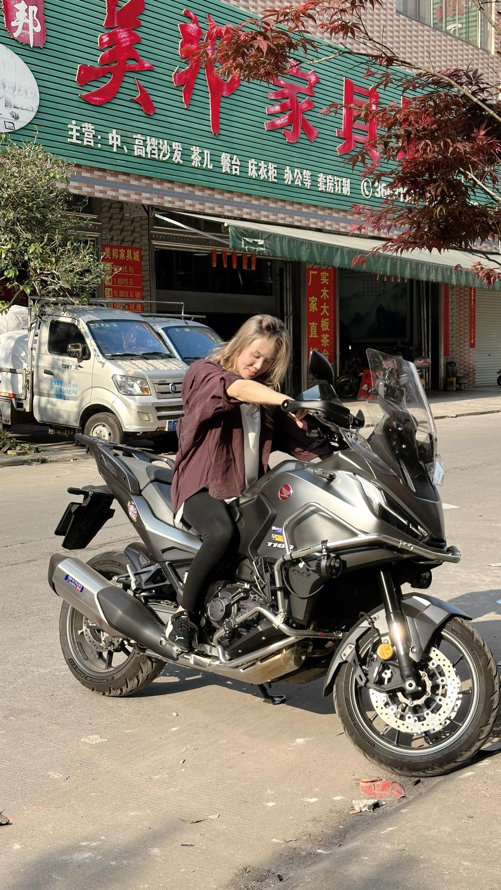 我喜欢张雪820RR，你给我一台破本田，你问我感动吗？抱歉，我没法回答