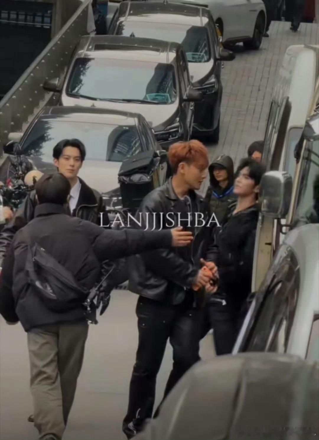 EXO本尊大战TF曾孙黄子韬进时代峰峻了 期待正片 