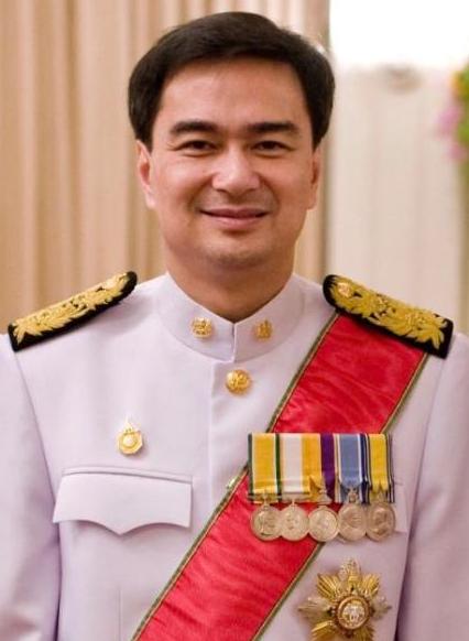 泰国大选这出戏也太抓马了，今天有着近80年根基的民主党突然官宣大招，在社交平台直