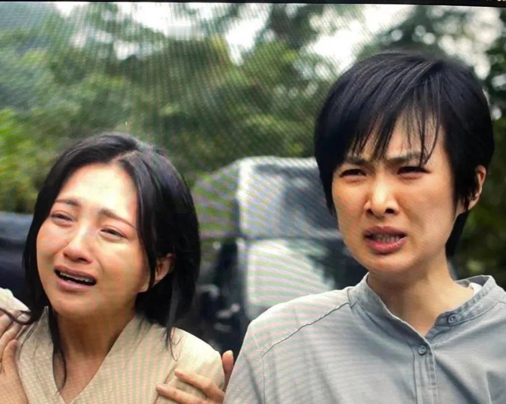 本来很喜欢《猎冰》这部剧的，但是姚安娜的演技真的让人看得让人如鲠在喉，还没看完弃