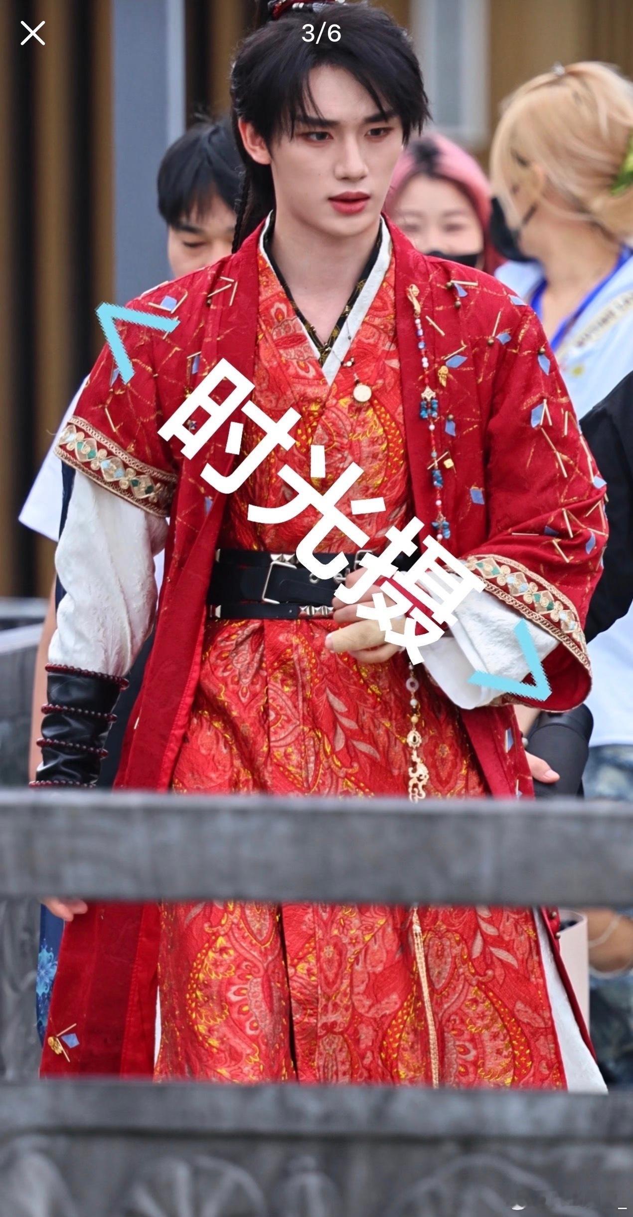 开推吧路透生图，这个代拍一点也不给人家修修图么…