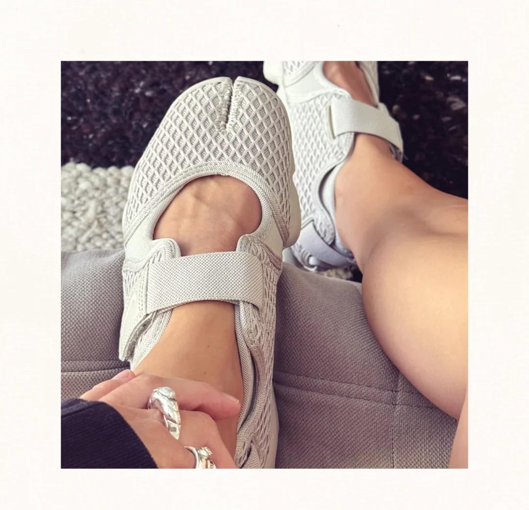 Nike Air Rift '奶油' 分趾鞋
nike