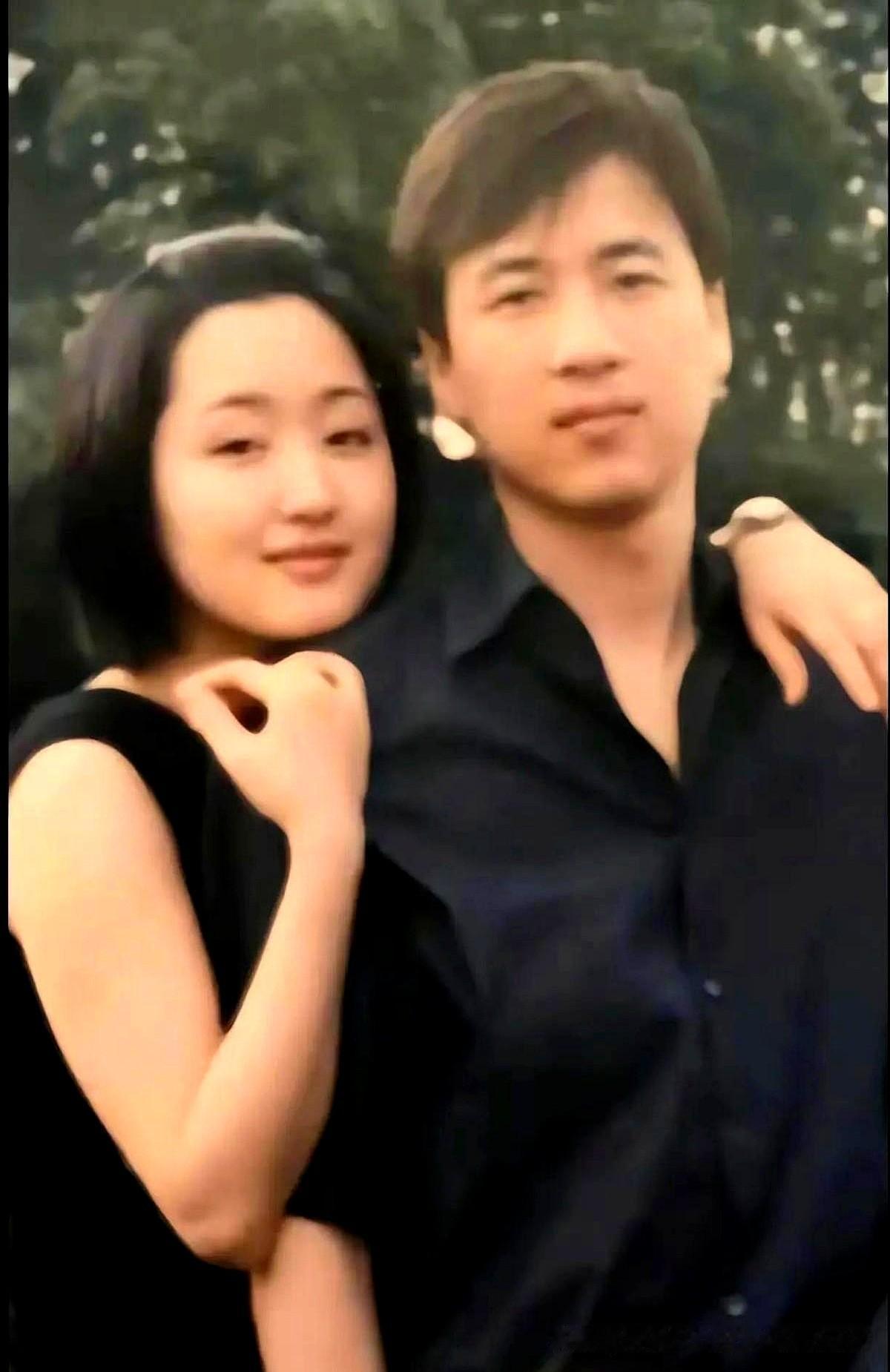 杨钰莹一定是一个痴情的好女人，赖文峰出事后被关了那么多年，从来没有听过她有新恋情