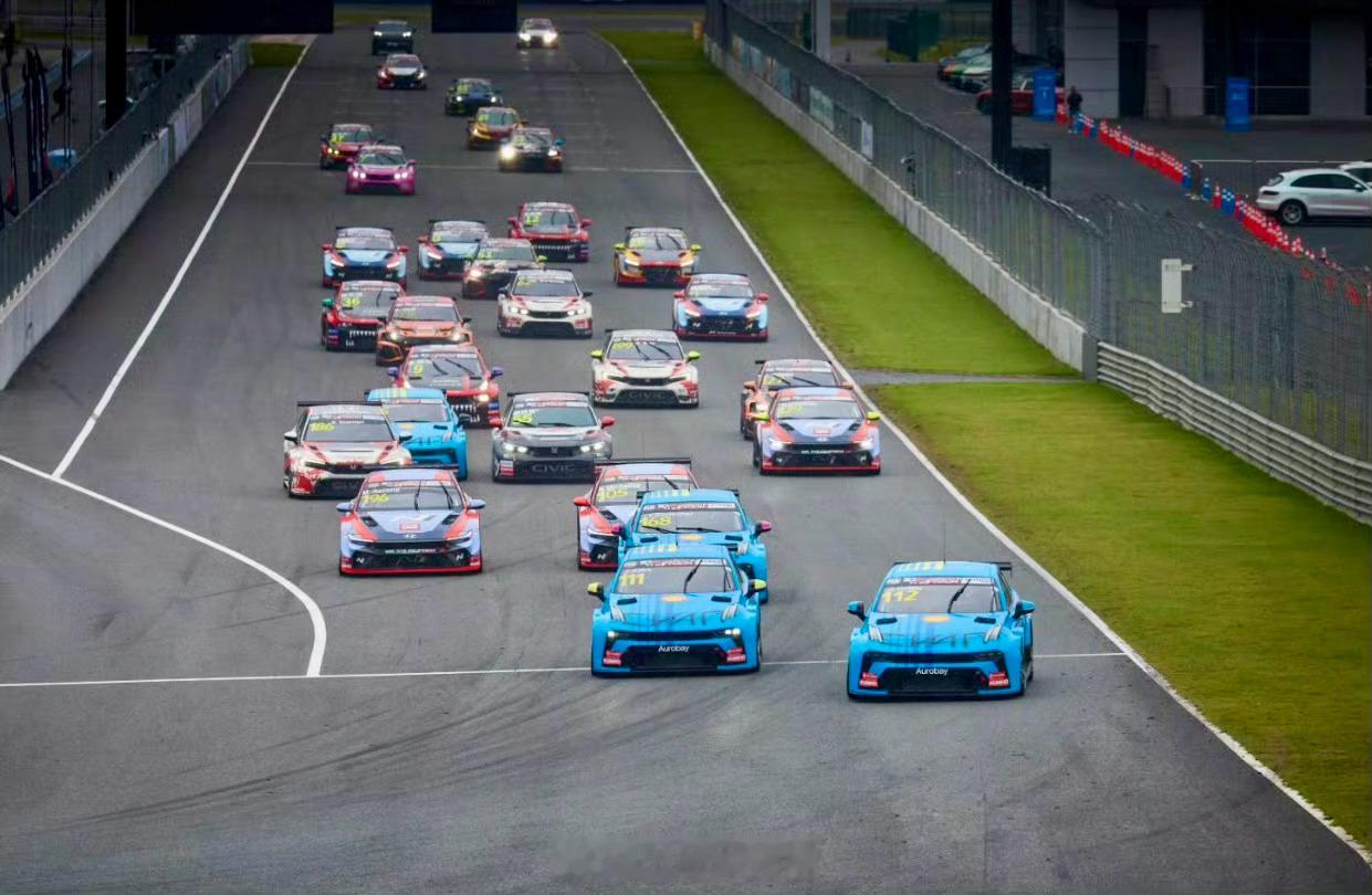 全球第一台由中国品牌量产的TCR赛车来了——领克03+TCR！ 它完全由领克自主