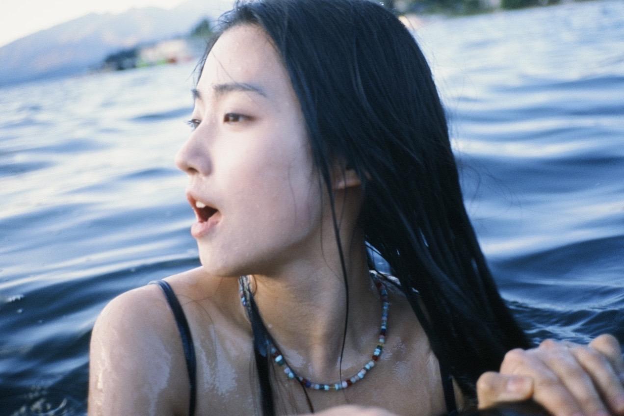 感觉到好炙热 刚好是你经过。