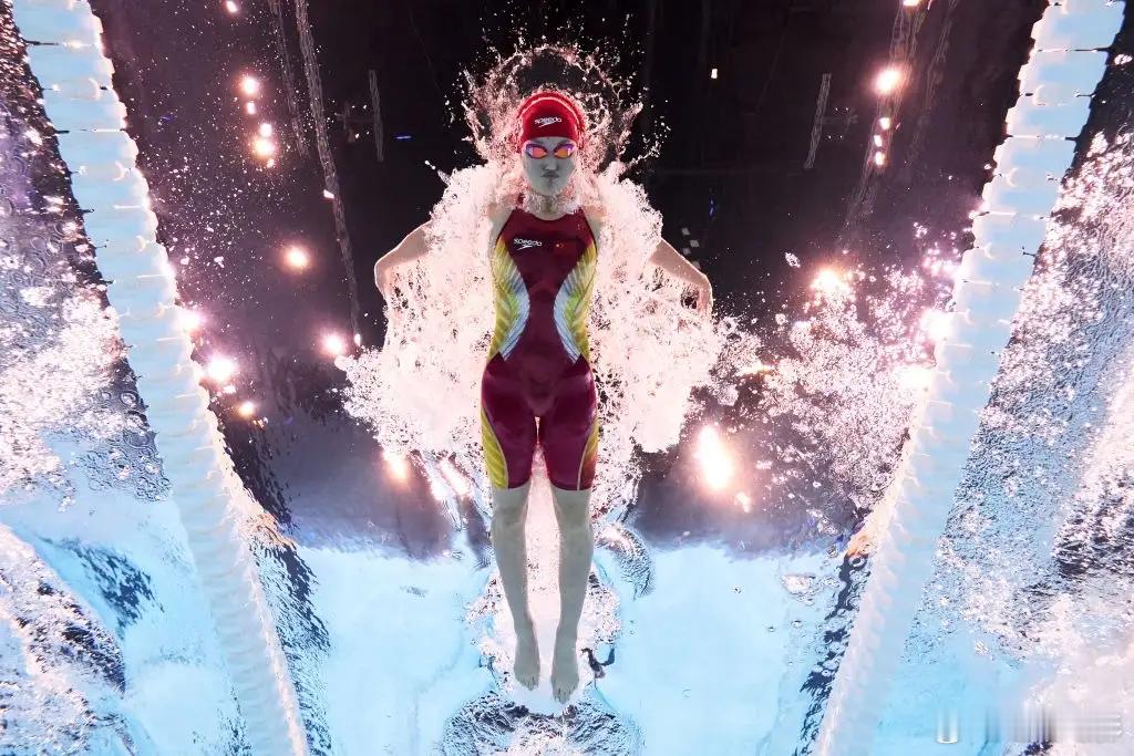 在刚刚结束的男女混接游泳比赛中，中国队总排名第三晋级决赛！ ​​​在最后一棒潘展