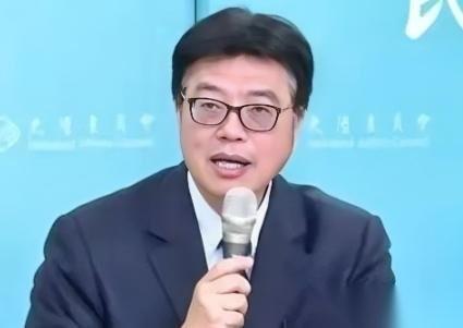 台湾陆委会主委邱垂正4月10日下午召开记者会，叫嚣称“绝不接受‘九二共识’”、“